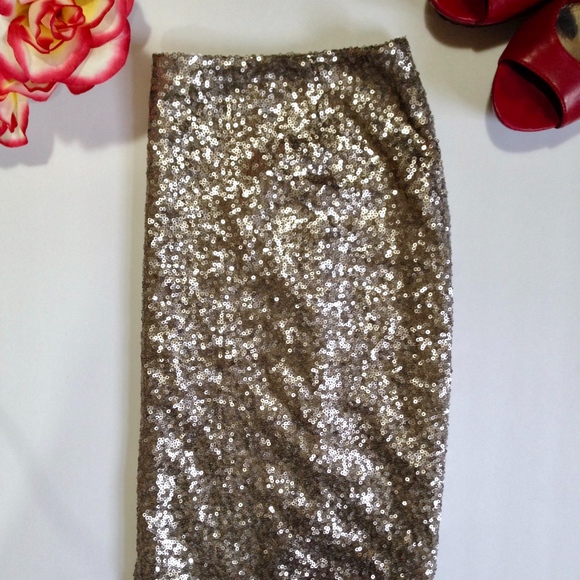 Halogen Dresses & Skirts - HALOGEN Silver Sequin Pencil Skirt Size 8